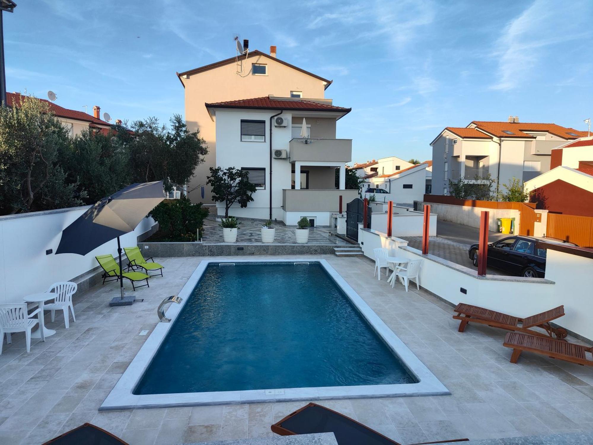 Apartments Ivana With The Pool 로비니스코 셀로 외부 사진