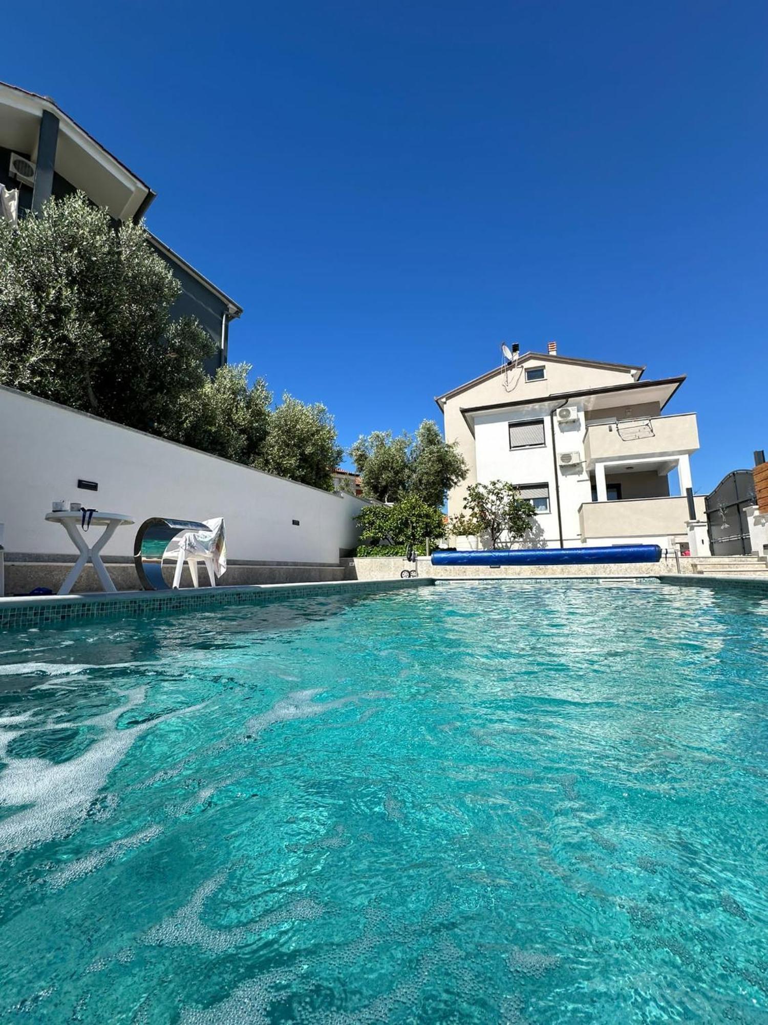 Apartments Ivana With The Pool 로비니스코 셀로 외부 사진